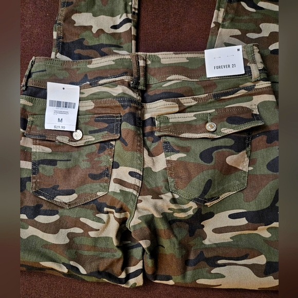Forever 21 Jeans Camouflage Jeans with pockets. - Picture 4 of 11